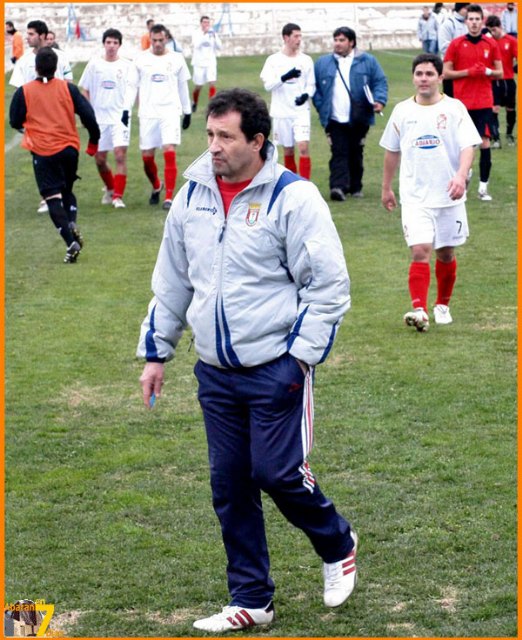 El hasta ahora entrenador del F.B. Base Abarán en su último partido en 'Las Colonias', frente al Cuarto Distrito. 