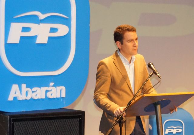 Jesús Molina presenta a los miembros de su lista electoral con los que buscará la reelección como alcalde de Abarán