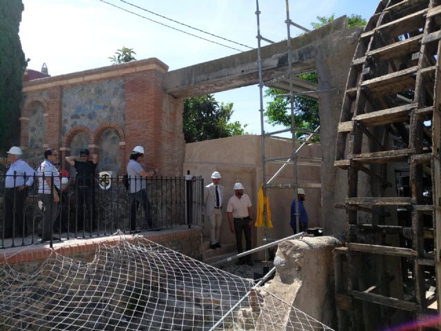 Las obras de reparación de la Noria de Abarán avanzan con la colocación del eje