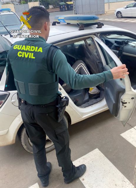 La Guardia Civil detiene a un joven que se hizo pasa por policía para robar en el domicilio de una vecina de Abarán