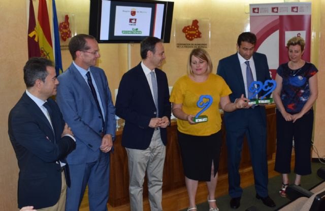 La Comunidad premia a los municipios que más reciclaron durante el pasado año