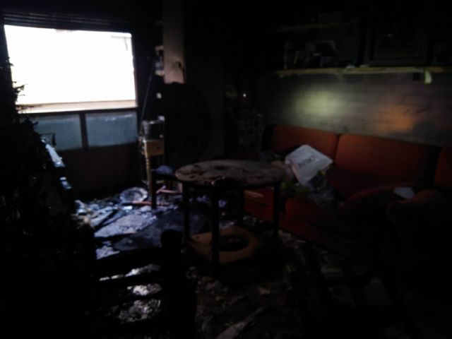 Rescatan a tres personas de una misma familia tras el incendio de una vivienda en Abarán