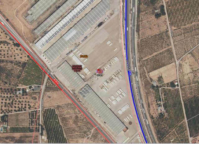 Incendio en una industria de camiones frigoríficos de Abarán