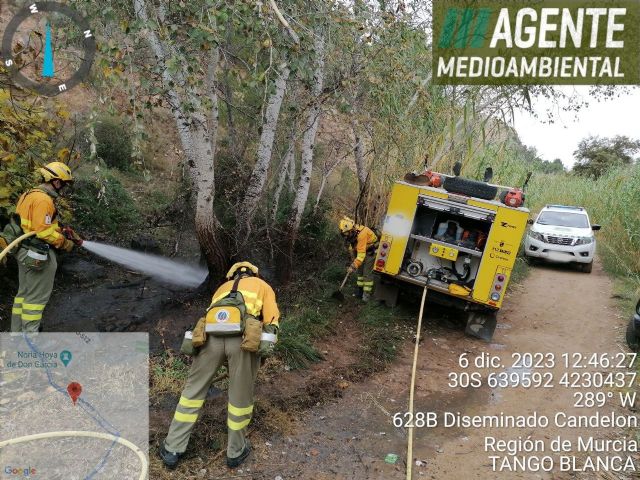 Servicios de emergencias sofocan un pequeño incendio rural en Abarán