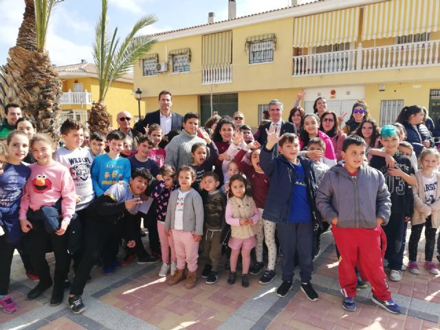 Los jardines del paseo de la Libertad de Abarán estrenan nueva imagen