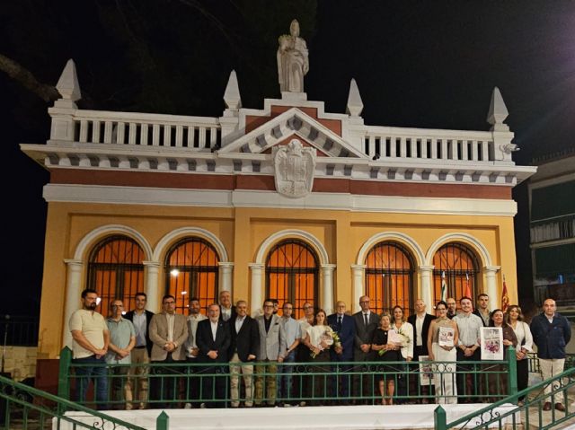La antigua biblioteca infantil de Abarán recibe el nombre de Luisa María Fernández Carrasco, la directora del colegio Juan XIII recientemente fallecida