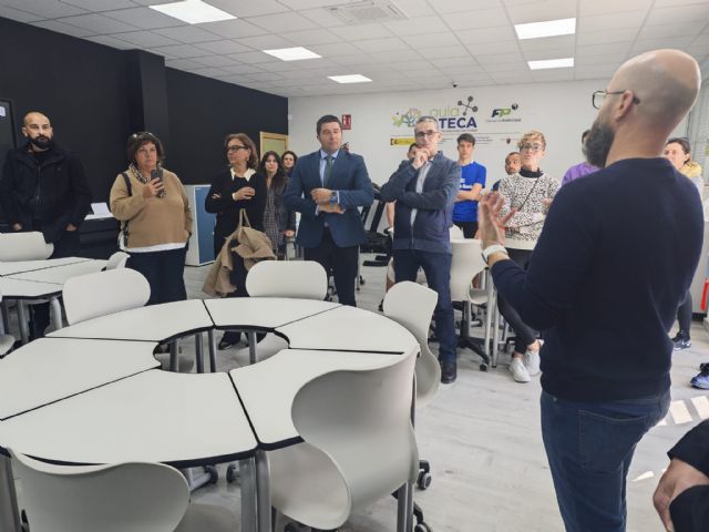 Educación inaugura una nueva Aula de Tecnología Aplicada en el IES Villa de Abarán