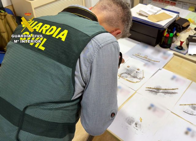 La Guardia Civil detiene a un vecino de Abarán por sustraer gran cantidad de joyas a un familiar
