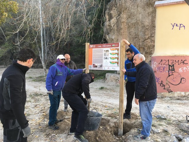 Las asociaciones 'La Carrahila' y Caramucel terminan los últimos días del año con labores del proyecto 'Legado vivo'.