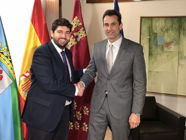 Fernando López Miras se reúne con el alcalde de Abarán.