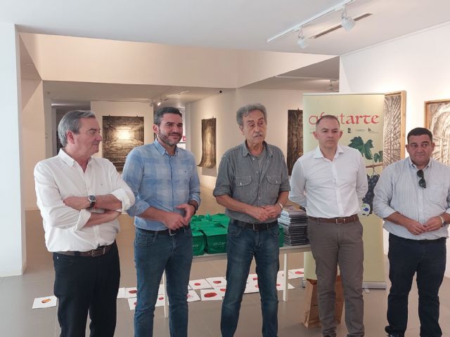El proyecto Afrutarte reparte fruta en ocho colegios de Blanca y Abarán y se clausura con un taller impartido por Pedro Cano