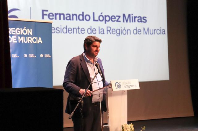López Miras: 'Los vecinos de Abarán van a estar en buenas manos si el 28-M confían en Julio Yelo'