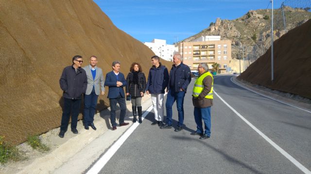 Finalizan las obras de protección contra desprendimientos en la carretera regional que une Abarán y Blanca