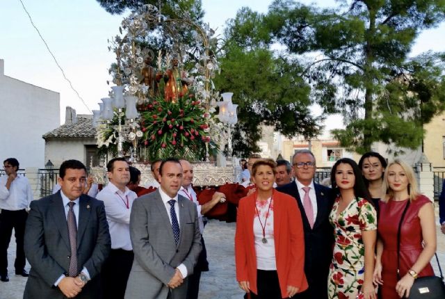 La consejera Noelia Arroyo asiste a la procesión de los Santos Médicos de Abarán